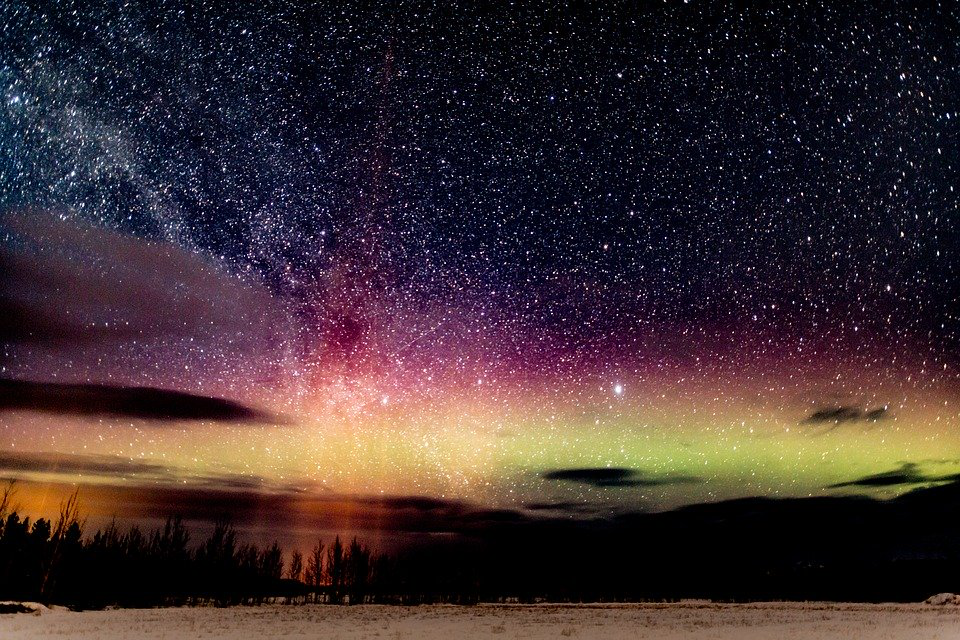  landscape view of the northern lights in Alberta 